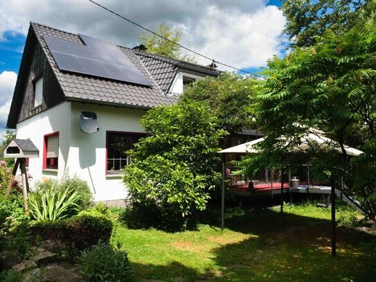 EFH mit ELW bzw. Wohnappartement, Wintergarten und Sauna, sowie Solaranlageund PV Anlage und Doppelgarage