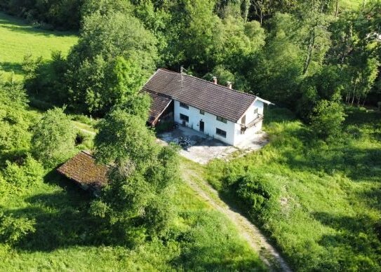 Idyllisches Anwesen in Alleinlage Nähe Tachinger See zu verkaufen !