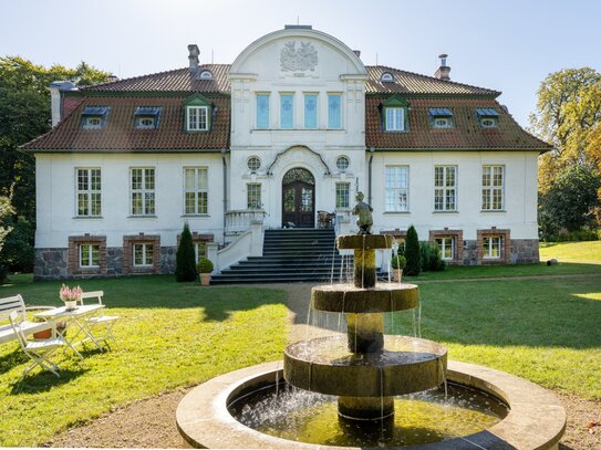 REPRÄSENTATIVES JUGENDSTIL GUTSHAUS IN LUXURIÖSER AUSSTATTUNG