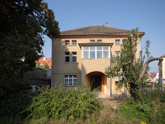 Unsaniertes Mehrfamilienhaus direkt am Torgauer Schloss