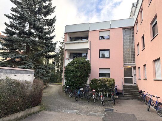 3-Zimmer-Eigentumswohnung mit Westbalkon und TG-Stellplatz in sehr beliebter und zentrumsnaher Lage von Erlangen