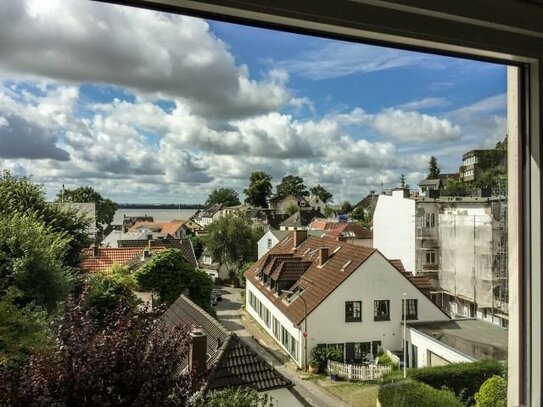 Blankenese Treppenviertel fully furnished 2-room apartment/möblierte 2-Zi.-Whg.