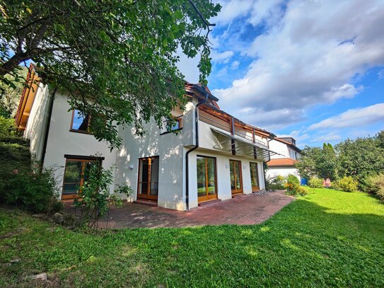 Familiendomizil mit Fernblick und herrlichem Garten in toller Stadtlage