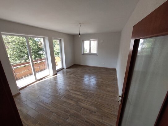 Schöne OG-Wohnung mit zwei Zimmern und Balkon in Baiersbronn