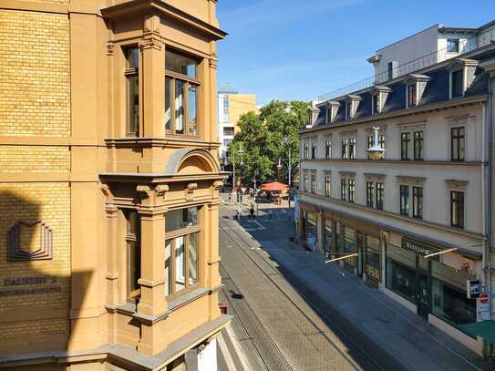 Große Altbauwohnung mitten in der Stadt!