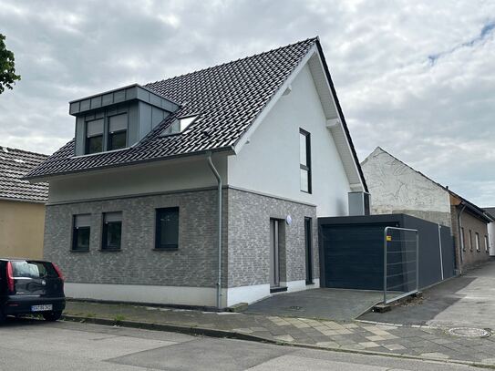 Neubau-Erstbezug! Freistehendes Einfamilienhaus mit Garage in Gustorf