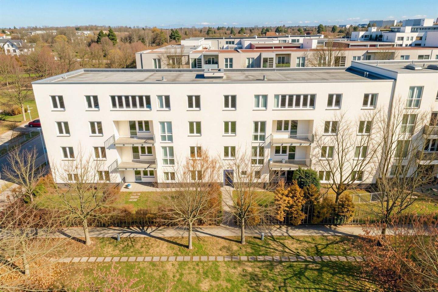 Viel Platz für die Familie: Kernsanierte 5-Zimmer-Wohnung mit Balkon in Rudow - Photo 1