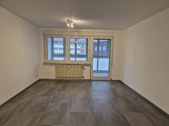 Nürnberg Maxfeld: schöne und große 2-Zimmerwohnung, modernes Badezimmer, Einbauküche, Balkon/ Wintergarten - ab sofort…