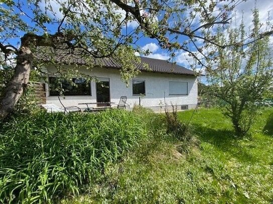 Bungalow mit Ausbaureserve und herrlichem Blick in Essinger Ortsrandlage