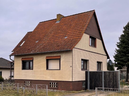 typisches Brücker Einfamilienhaus - Garage - Nebengebäude