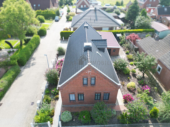 Nähe Fischerdorf Ditzum - Großes Ferienhaus mit zwei Einheiten & Garage