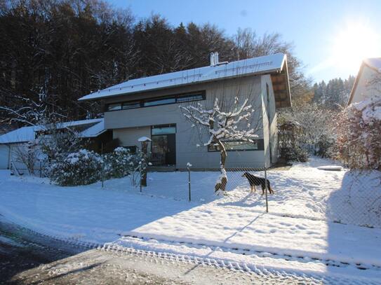 Lichterfüllt, stilvoll und naturverbunden: Traumhaftes Einfamilienhaus auf Erbpachtgrundstück