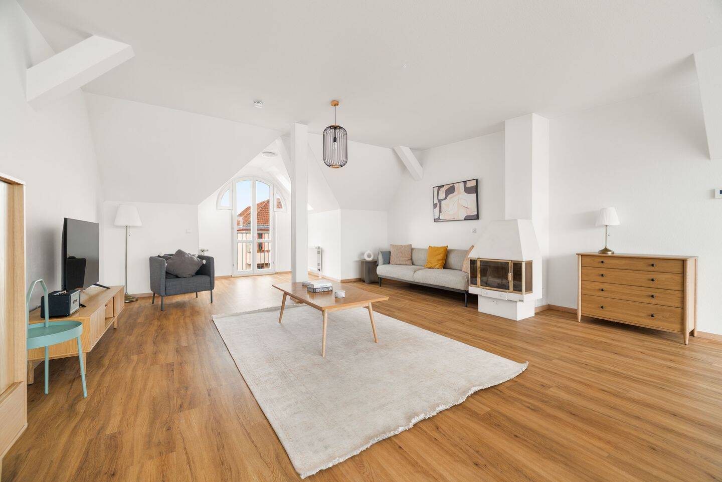 Außergewöhnlich großzügige 3-Zimmer-Wohnung mit Balkon in Steglitz - voll mobliert - Photo 1