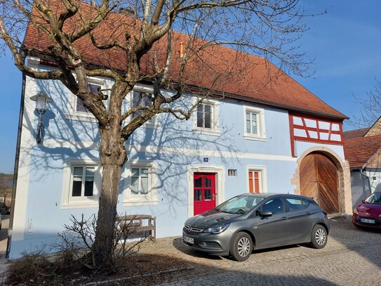 Großzügige 6-Zimmer-Altbauwohnung mit Garten und Flusszugang in Dürrwangen