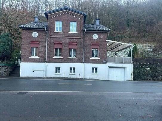 Denkmalgeschütztes Zweifamilienhaus mit großzügigem Garten, großer Terrasse und Garage zu verkaufen in Werdohl-Bärenste…