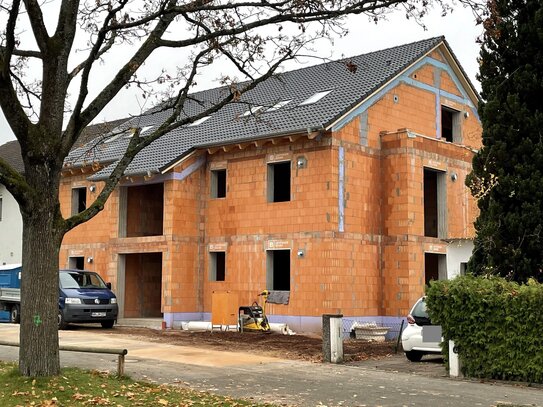 Rohbau fertig:: Noch 1 Einheit verfügbar: 3 Zimmer Maisonette im N-r Süden: Klimafreundlich, Top-Ausstattung & KfW- 40…