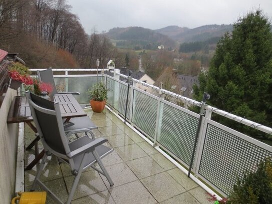 **MODERN WOHNEN IN DER NATUR!! Großzügige 3-Zi.-Whg. mit Balkon in ruhiger Lage Delstern!**