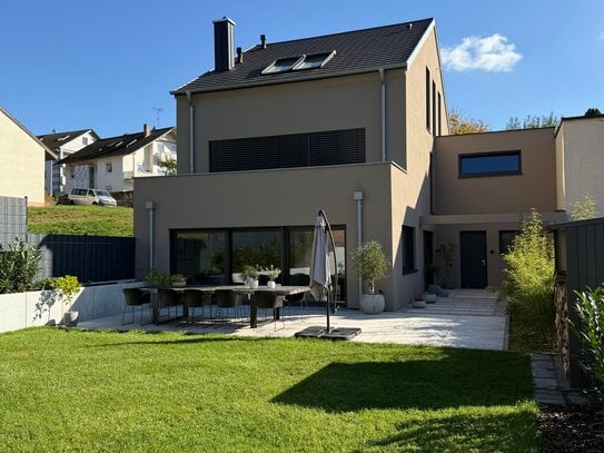 Modernes Einfamilienhaus mit Smarthome, Einbauküche und Garten in Partenstein