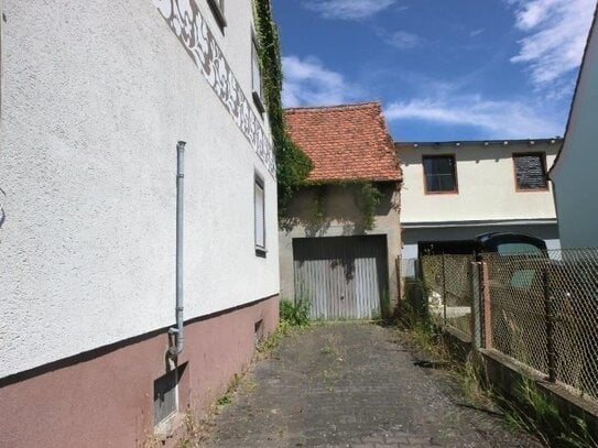 Sanierungsbedürftiges EFH mit Doppelgarage u. Nebengebäude - Mühlendorf