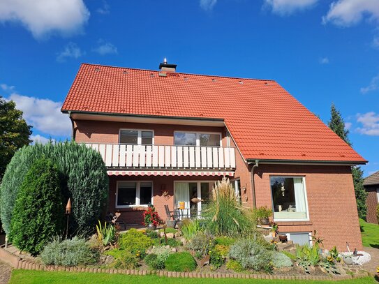 modernisierte 2-Zimmer-Dachgeschoss-Wohnung mit großem Balkon und 2 Bädern in bester Wohnlage