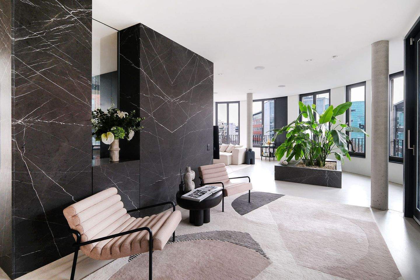 Ein Statement in Mitte: Design-Maisonette mit vier Terrassen - Photo 1
