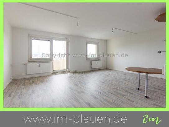 3 Zimmerwohnung mit Balkon in Plauen Chrieschwitz - Einbauküche und moderner PVC Belag