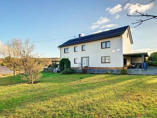 Teilvermietetes Zweifamilienhaus mit hübschem Garten in herrlicher Wohn- und Aussichtslage!