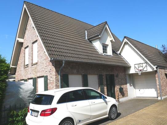 Grenzland-Immocenter: Schickes EFH mit Garage im Landhausstil in Sackgassenlage in Epe!