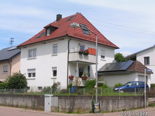 Zweifamilienhaus mit Dachgeschoß-Single-Wohnung in Winzingen