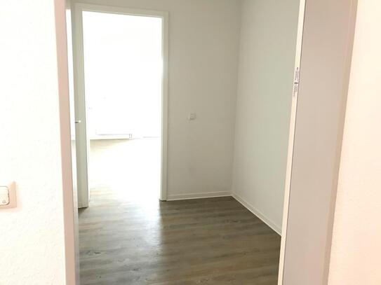 Nur mit Wohnberechtigungsschein für 2 Personen! Moderne 2-Raum-Wohnung mit Aufzug und Balkon