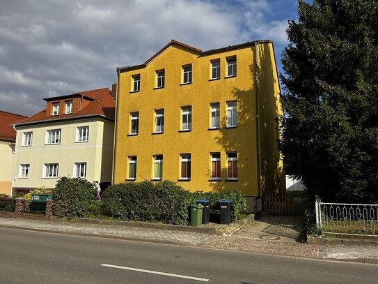 3-Raumwohnung---ca. 70 m² Wfl.---Tageslichbad---EBK---Doppelgarage in gepflegetem Ensamble