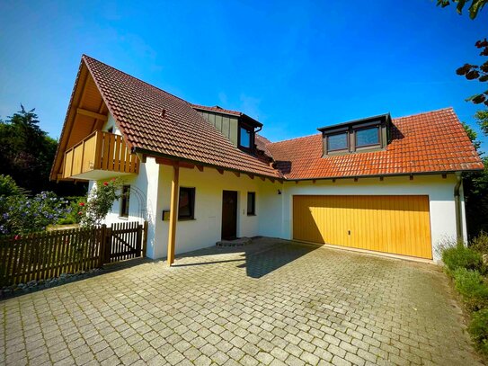 Großzügiges, freistehendes und energetisch saniertes Einfamilienhaus (Massivbauweise) im Grünen mit großem Garten