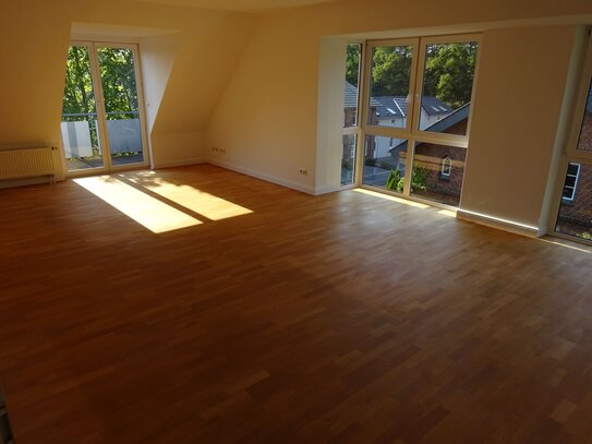 ---RESERVIERT--- Gemütliche 3,5 Zi.-Maisonette-DG-Wohnung mit Sonnenbalkon in Bargteheide!