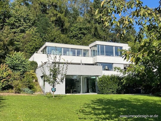 Traumhafte Architektenvilla im Bauhausstil mit Einliegerwohnung !