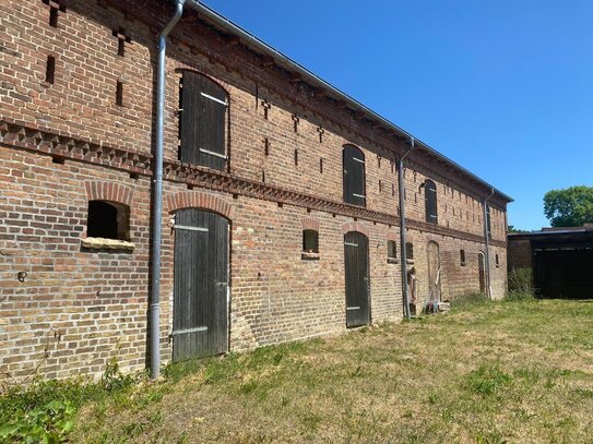 Baugrundstück mit Remise zum Ausbau! Provisionsfrei!