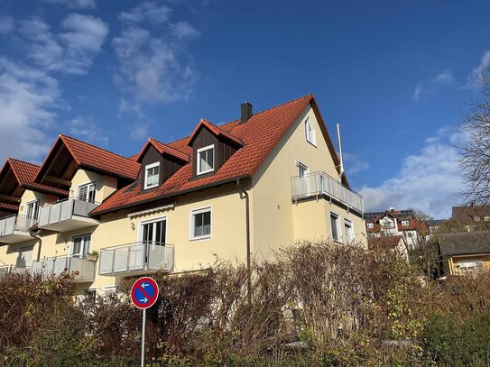 Helle, gepflegte 2 Zimmer-DG-Wohnung mit dem ausgebauten Dachstudio und dem Duschbad