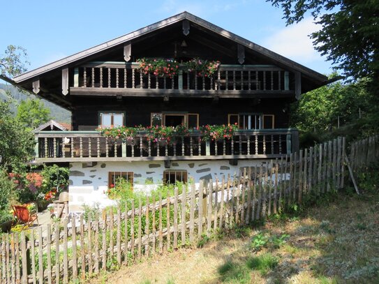 Original Bauernhaus in sehr ruhiger und idyllischer Waldrandlage mit Weitblick auf die umliegenden Berge zw. Lalling un…