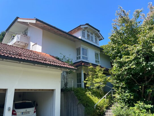 Gepflegte 2-Zimmer Dachgeschosswohnung in Traunstein - zentral, ruhig, Balkon, Garage