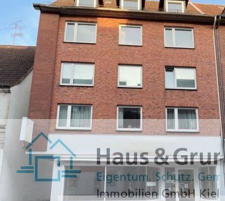 Helle 4-Zimmer Wohnung in der Innenstadt von Neumünster auch an Wohngemeinschaften zu vermieten!