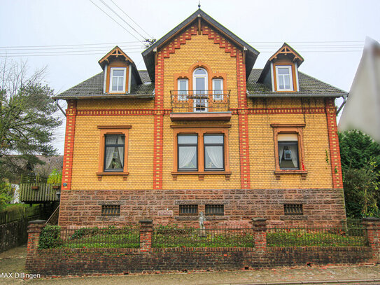 Quierschied: Attraktives, renovierungsbedürftiges Zweifamilienhaus, 240 m² Wfl., 1.119 m² Grundstück