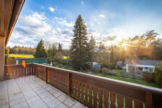 Schöner Bungalow - offene Raumaufteilung - Balkon - Terrasse - Garten und Garage mit Aussicht