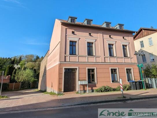 Mehrfamilienhaus in zentraler Lage mit anliegendem Baugrundstück, 17094 Burg Stargard