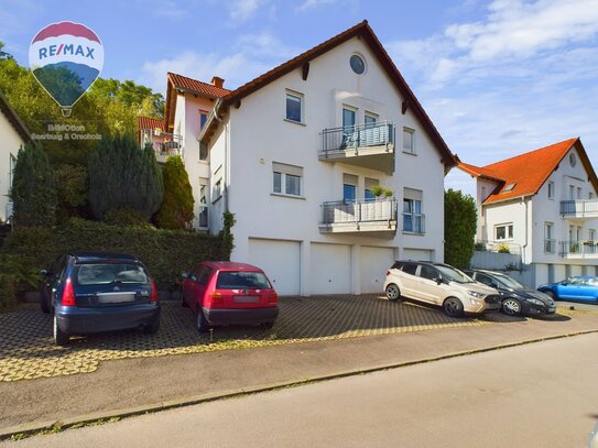 Schicke 3-ZKB Dachgeschosswohnung mit zwei Balkonen und Garage in ruhiger Lage