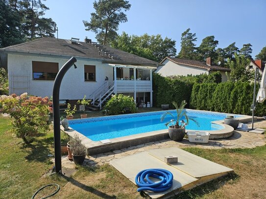 Provisionsfrei! Charmantes Einfamilienhaus mit großem Garten und Swimmingpool in Wilhelmshorst