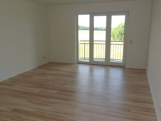 Renovierte Top 2-Raum-Wohnung mit 2 Balkonen und Einbauküche