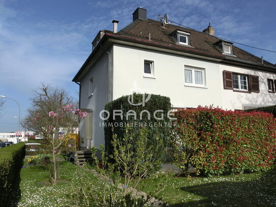 Gepflegte Doppelhaushälfte, großes Grundstück, Terrasse, Garten, Garage