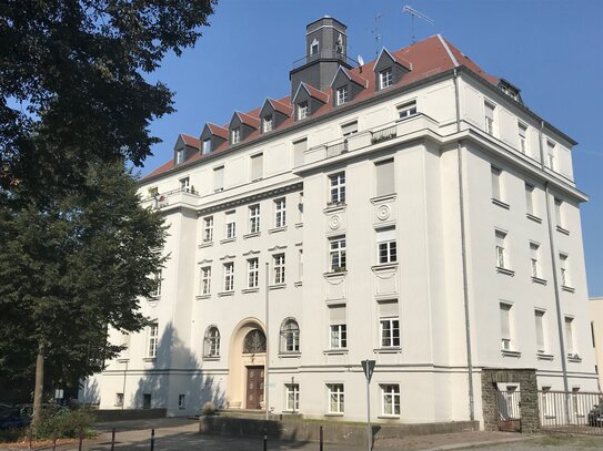 Moderne 124 qm 5 Raum WE in Baudenkmal mit Tageslichtbad, PKW-Stellpl., Loggia und großem Südbalkon über dem Stadtpark