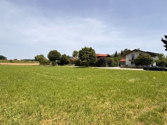 ... AIGNER - seltene Gelegenheit: Baugrundstück nahe dem Klostersee und 10 Minuten zum Chiemsee ...