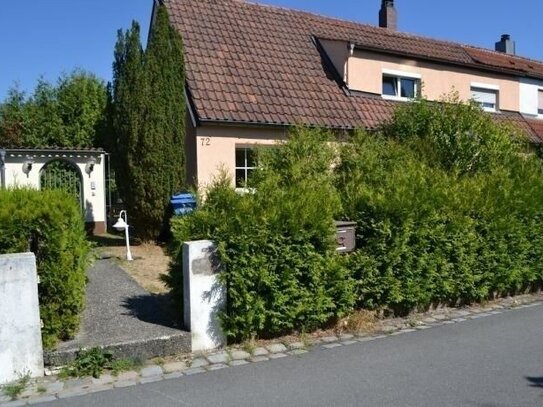 Charmante Doppelhaushälfte im Siedlerhausstil in der Nürnberger Gartenstadt