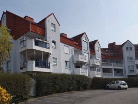 Idstein Gänsberg: Lichtdurchflutete 4-Zimmer-Wohnung mit Terrasse, PKW Tiefgaragen- und Außenstellplatz